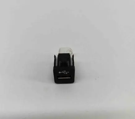 BMW 3 G20 G21 USB socket connector 9229294