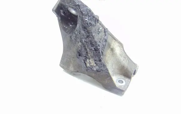Audi Q7 4L Engine mounting bracket 7L6199308C