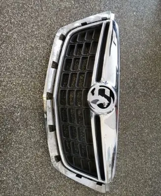 Buick Encore I Front bumper upper radiator grill 95391786