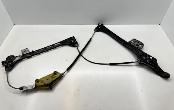 Audi TT TTS Mk2 Front door electric window regulator 8J0837462D 104201200