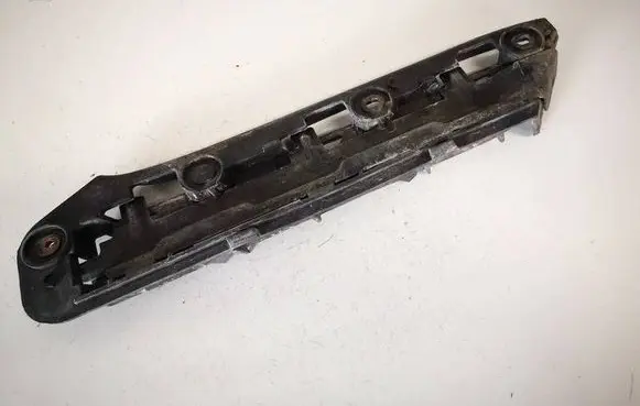 Front bumper mounting bracket