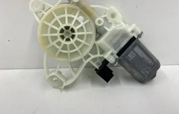 Mercedes-Benz GLC X253 C253 Front door window regulator motor A0009065806