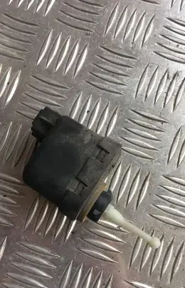 Headlight level adjustment motor