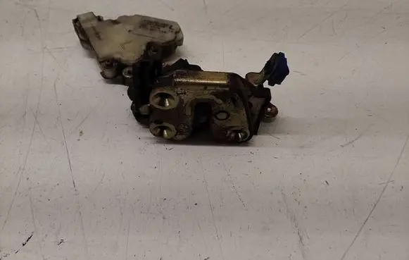 Nissan Almera Tino Front door lock 805536IU66