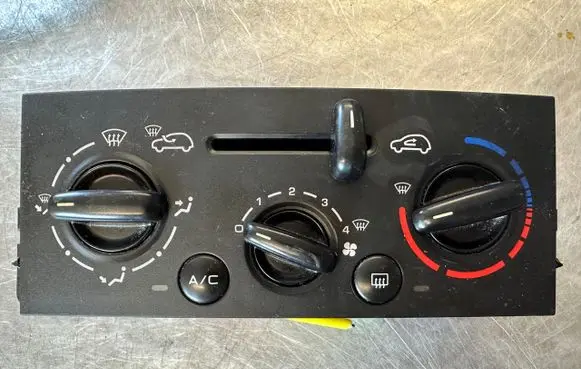 Peugeot 207 Climate control unit 69910002 N102079B