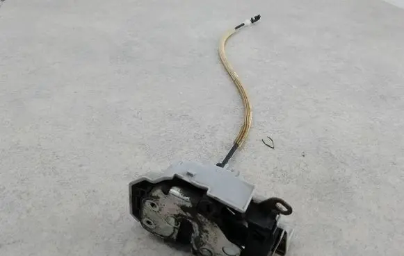 Fiat Bravo Front door lock 51827955