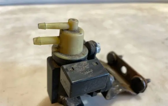 Opel Astra J Turbo solenoid valve 55573362