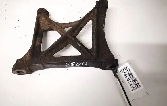 Engine mounting bracket