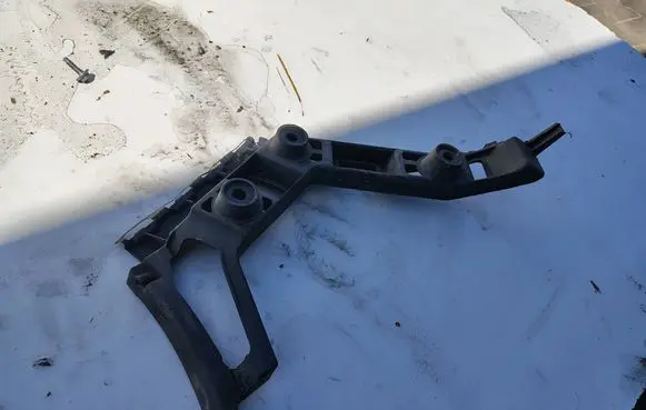 Volkswagen Golf VI Rear bumper mounting bracket 
