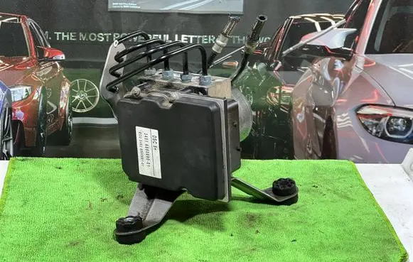 BMW Z4 E89 ABS Pump 6850890