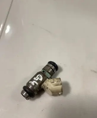 Volkswagen Golf IV Fuel injector 036031AC