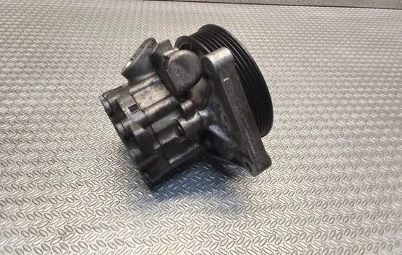 Mercedes-Benz Sprinter W906 Power steering pump A0064667801
