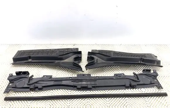 Peugeot 308 SW Wiper trim