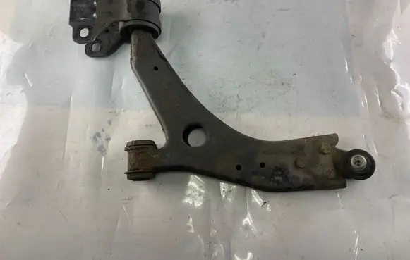 Volvo V40 Front lower control arm/wishbone