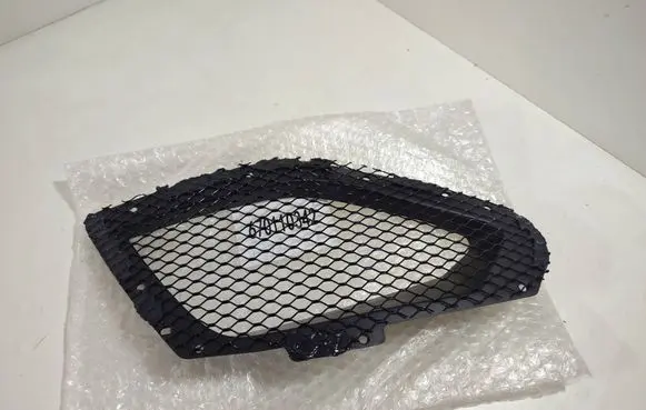 Maserati Ghibli Front bumper lower grill 670110342