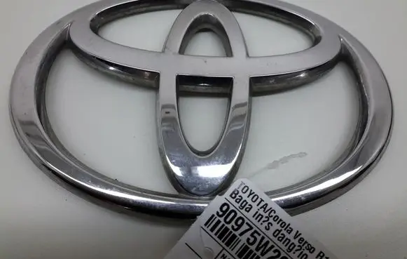 Toyota Corolla Verso AR10 Manufacturer badge logo/emblem 90975W2001