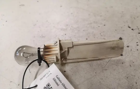 Volvo V70 Tail light bulb cover holder 152873