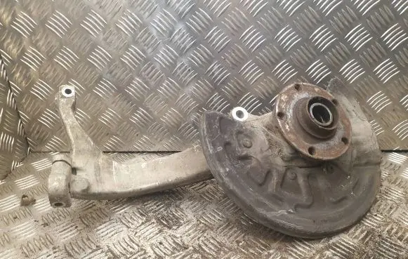 Audi A6 S6 C5 4B Front wheel hub