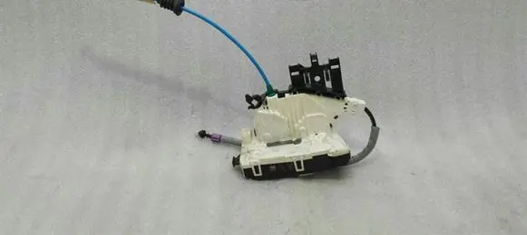 Mercedes-Benz GLA W156 Rear door lock A2047303635