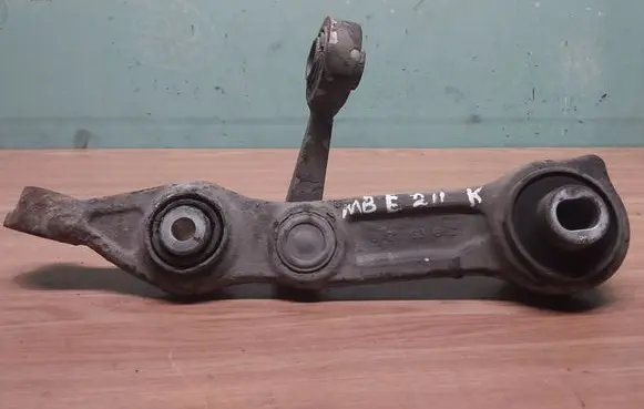 Mercedes-Benz E W211 Front lower control arm/wishbone