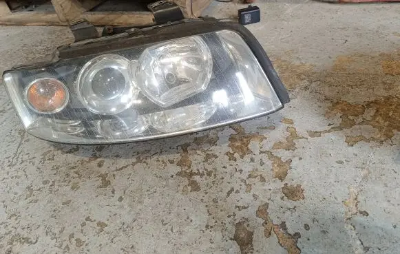 Audi A4 S4 B6 8E 8H Headlight/headlamp
