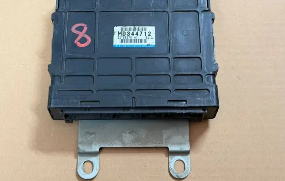 Mitsubishi Pajero Engine control unit/module ECU MD344712 E2T68676