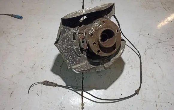 BMW X5 E70 Rear wheel hub 6770983 A8560