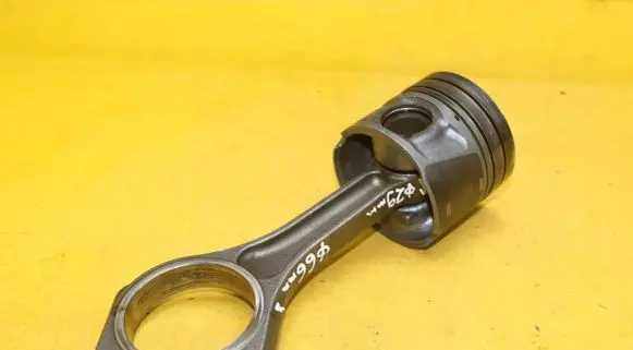 Jaguar XF X250 Piston with connecting rod