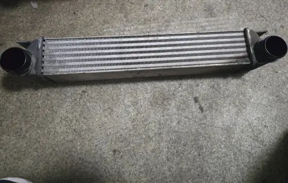 BMW 5 E39 Intercooler radiator 17512247359