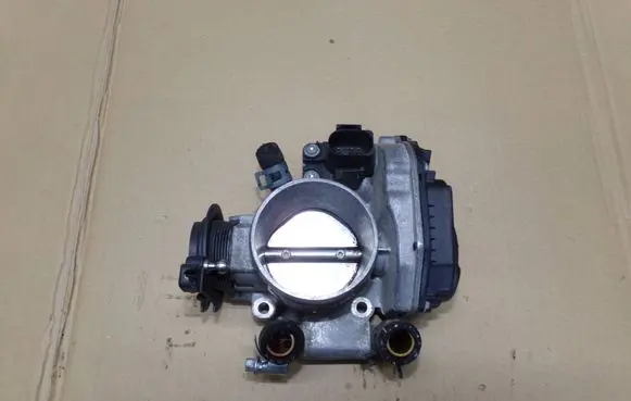 Volkswagen PASSAT B5 Throttle valve 058133063H
