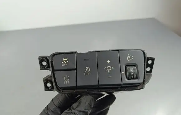 KIA Stonic Headlight level height control switch 84757H8RA0