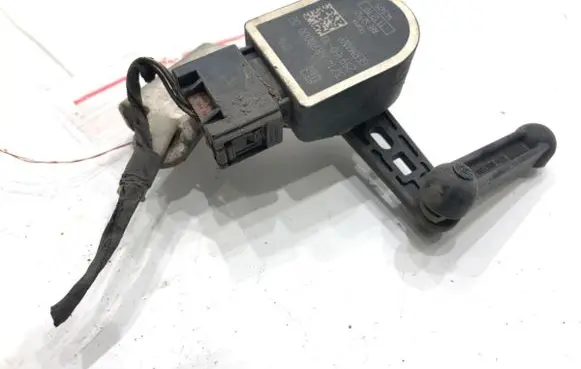 BMW 5 G30 G31 G38 Headlight/headlamp level sensor 6870000