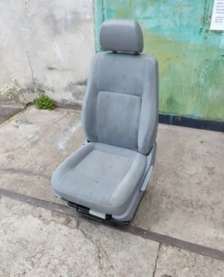 Volkswagen Transporter - Caravelle T5 Front driver seat 7H1881677AB