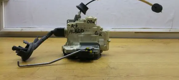Audi A6 Allroad C6 Rear door lock 4F2837015