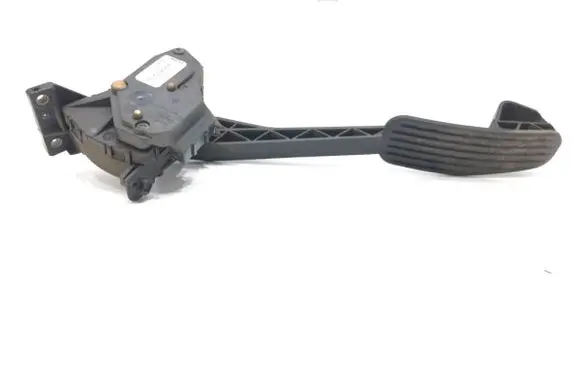 Accelerator throttle pedal