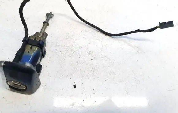Mercedes-Benz C W203 Front door lock (next to the handle) 0295455628
