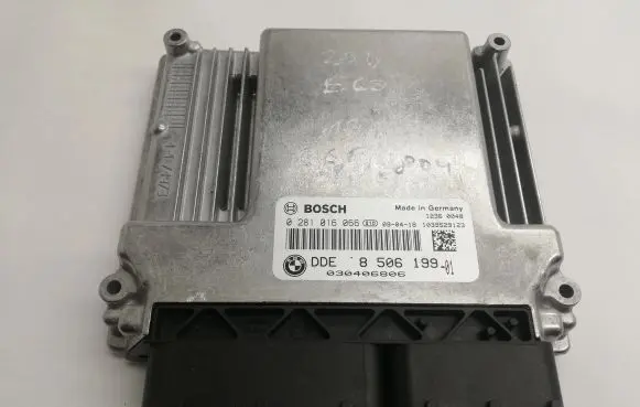 BMW 5 E60 E61 Engine control unit/module 8506199