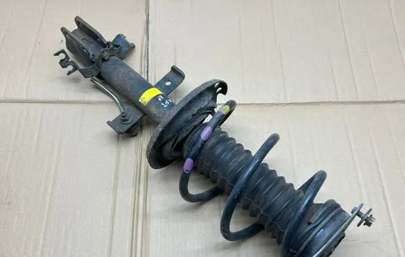 Renault Captur Front shock absorber with coil spring