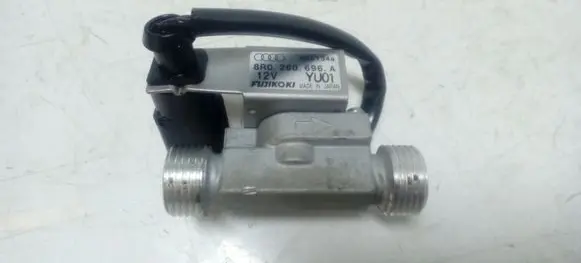 Volkswagen Golf VII Air conditioning (A/C) expansion valve 8R0260696A