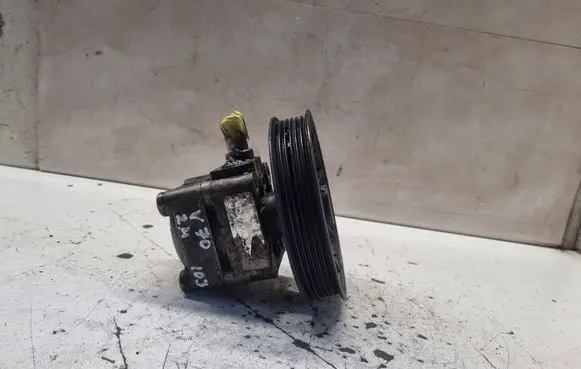 Volvo V70 Power steering pump 9485757