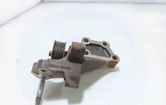 Engine mounting bracket
