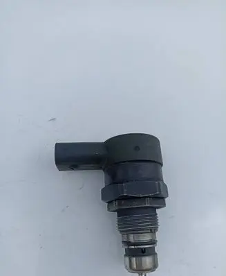 BMW 5 E60 E61 Fuel main line pipe 0281002481 20047600 041004
