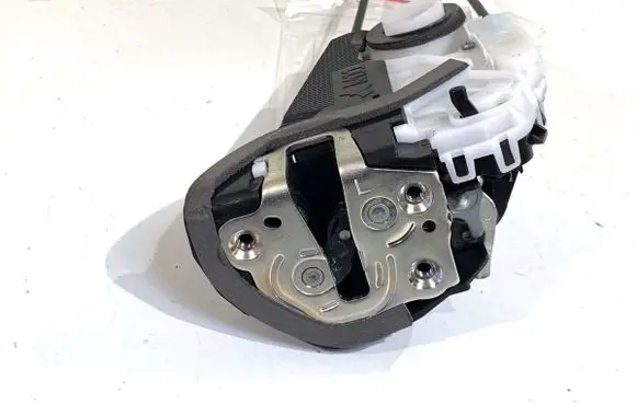 Toyota Yaris Rear door lock M7314480M6
