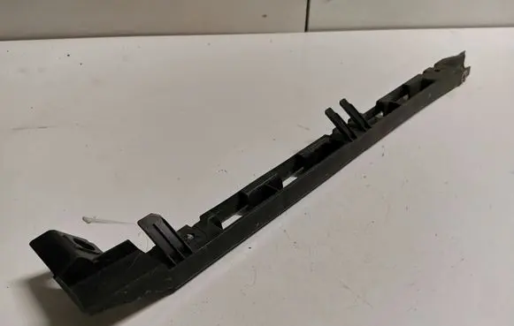 BMW 7 E65 E66 Front bumper mounting bracket 7135607