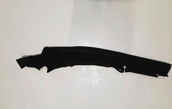 Infiniti FX Fender end trim 