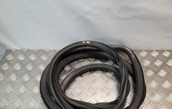 Mercedes-Benz Vito Viano W639 Front door rubber seal