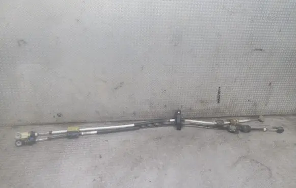 Opel Astra J Gear shift cable linkage 55563703