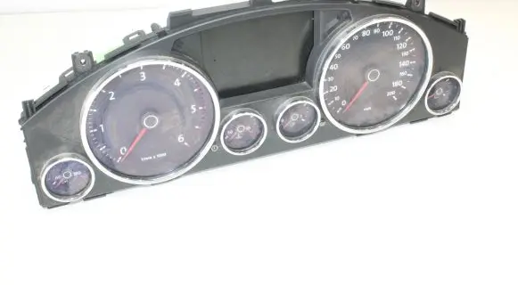 Volkswagen Touareg I Speedometer (instrument cluster) 7L6920990C
