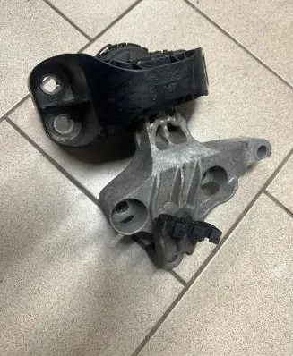 Renault Clio IV Engine mount vacuum valve 112845638