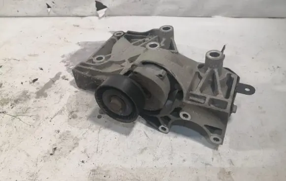 Opel Insignia A A/C compressor mount bracket 55562863